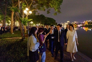 이재명 대통령의 "하노이의 야경은 정말 아름답다"는 SNS의 글이 화제