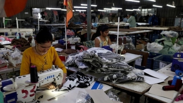 이란 전쟁, 패스트패션 산업에 직격탄… 폴리에스터 원자재 가격 폭등으로 아시아 공급망 흔들