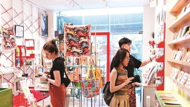 ‘모바일 헤리티지’… 베트남 기념품 시장, 젊은 감성으로 재편