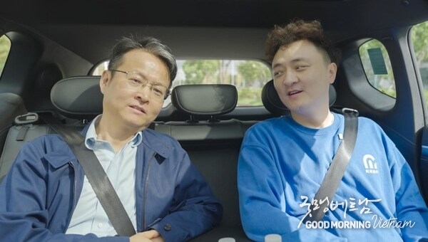 smart Global CTO Yang Jun and DeepRoute.ai CEO Maxwell Zhou