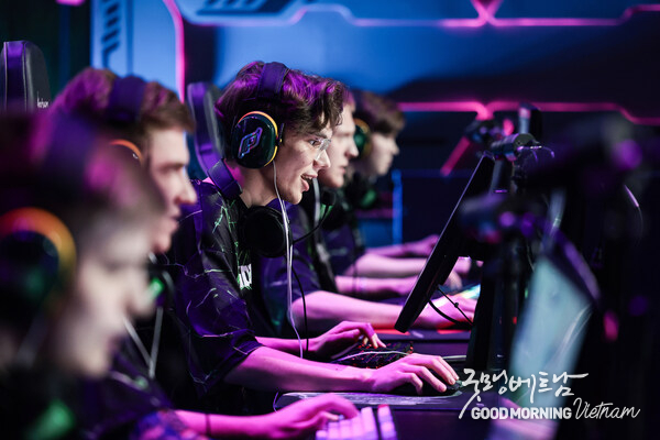 Phygital athletes competing on the digital side of phygital 1