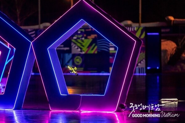 Phygital Drone Racing