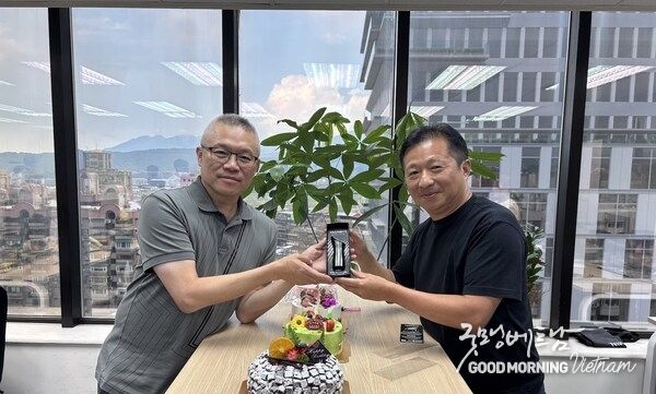 The new MaaS service was co-led by CEO Paul Wu (left) and COO Kevin Chen (right).