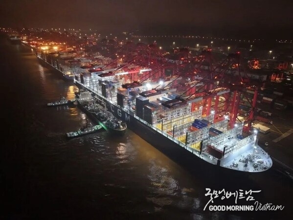 Shanghai Electric completes its first large-scale biomethanol bunkering for CMA CGM OSMIUM at Shanghai’s Yangshan Port.